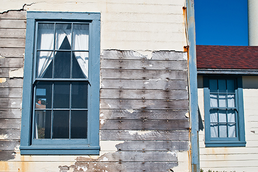 Paint Peeling Off the Walls of a House in Tampa Florida Due For Residential Exterior Painting Service